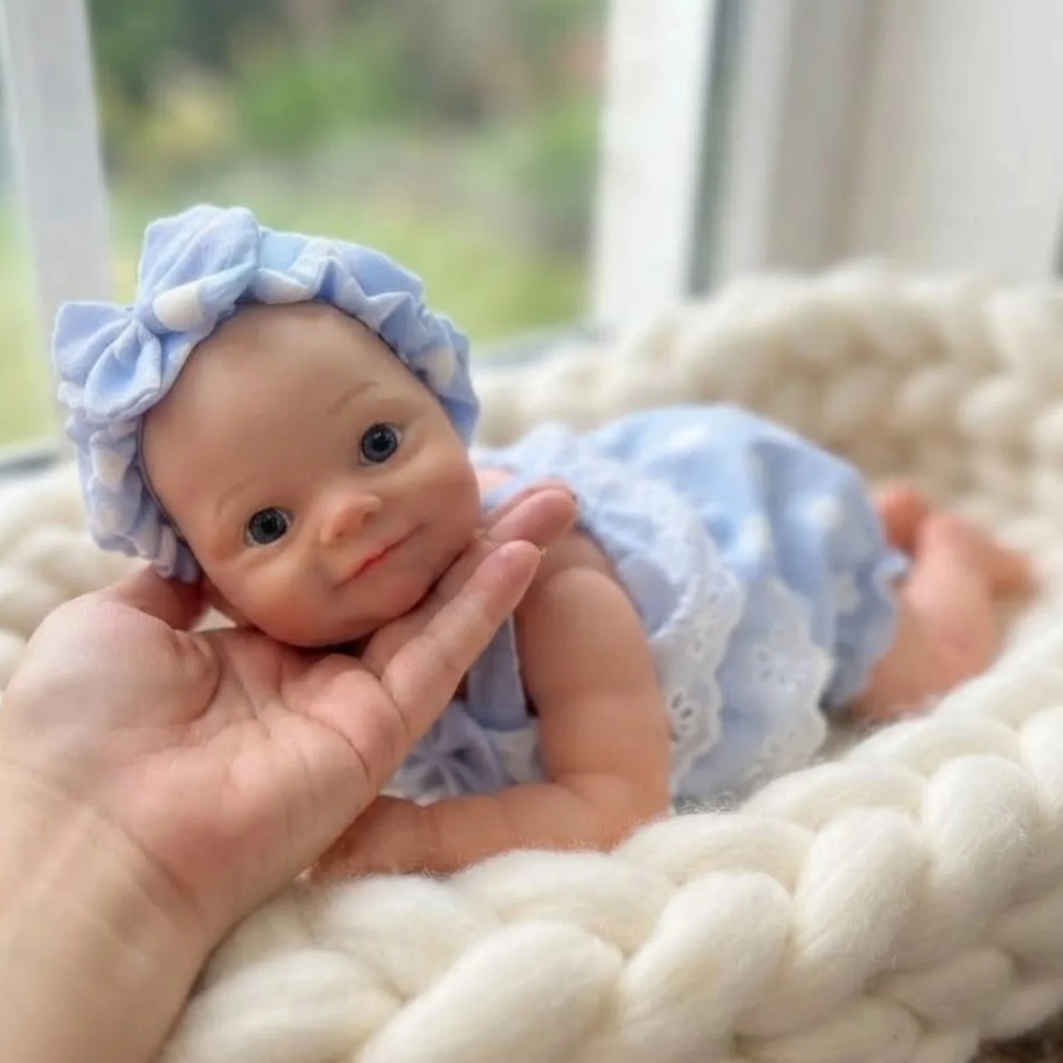 10 Inch Anatomically Accurate Reborn Doll Washable Silicone Doll Open Eyes Realistic Smiling Face Newborn Doll Ideal Collectible