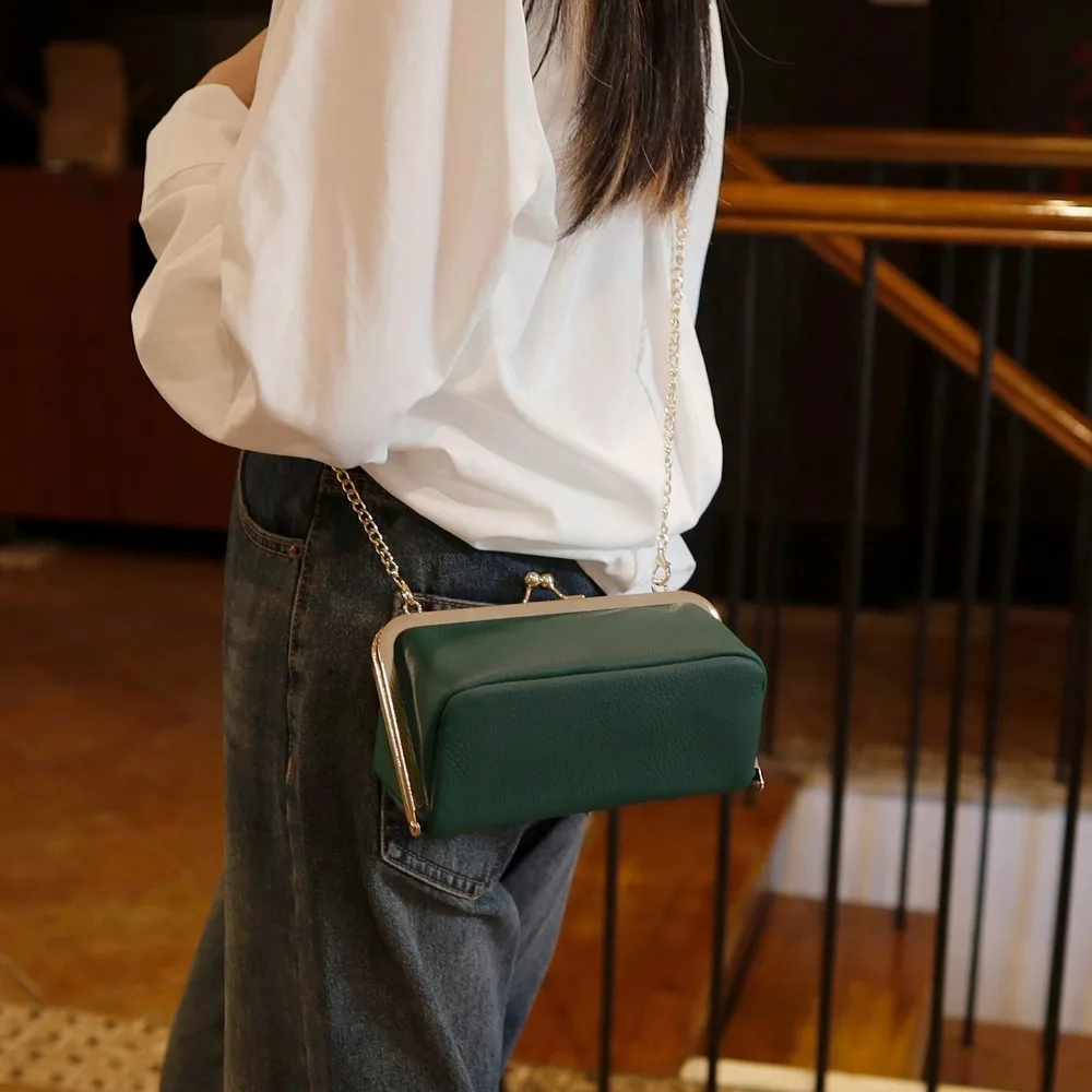 

Retro Leather Chain Lipstick Bag Female Small Fragrant Wind Mini Messenger Light Luxury Fashion Mobile Phone Unique texture
