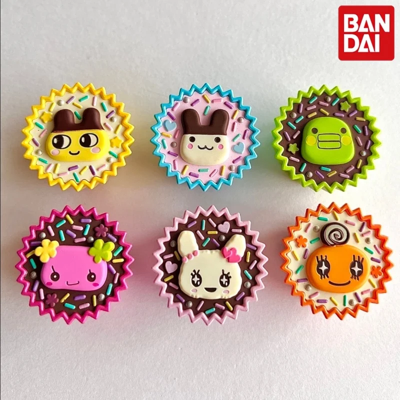 Брелок-подвеска Bandai Tamagotchi Heisei Style Dessert Cupcake Gashapon: Аутентичное коллекционное украшение для взрослых коллекционеров