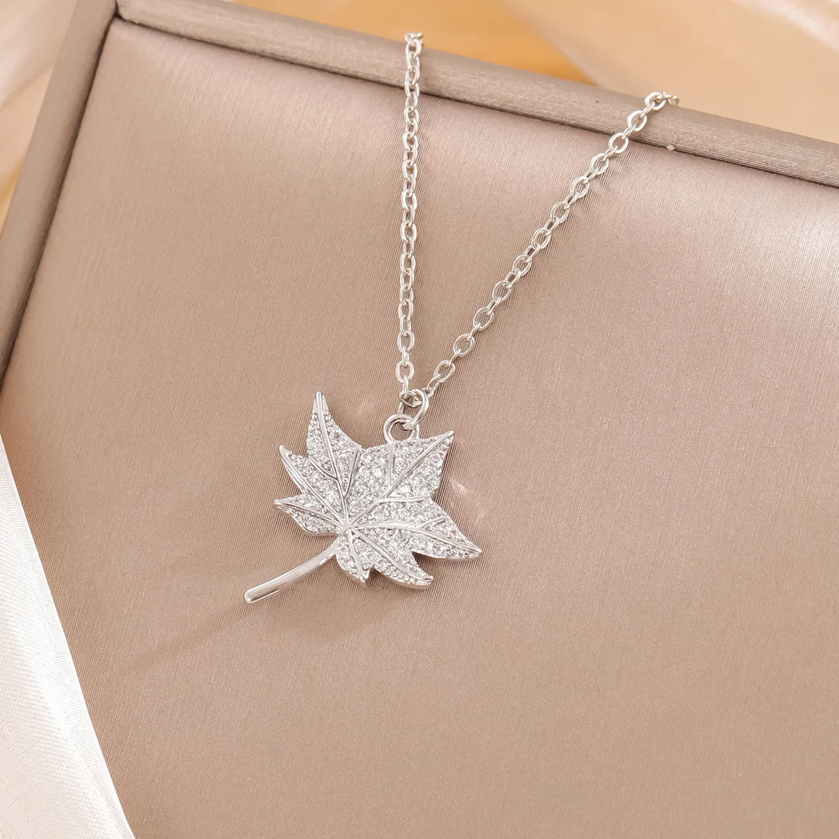 Fashion Temperament Crystal Maple Leaf 925 Sterling Silve Exquisite Pendant Necklaces  XL287