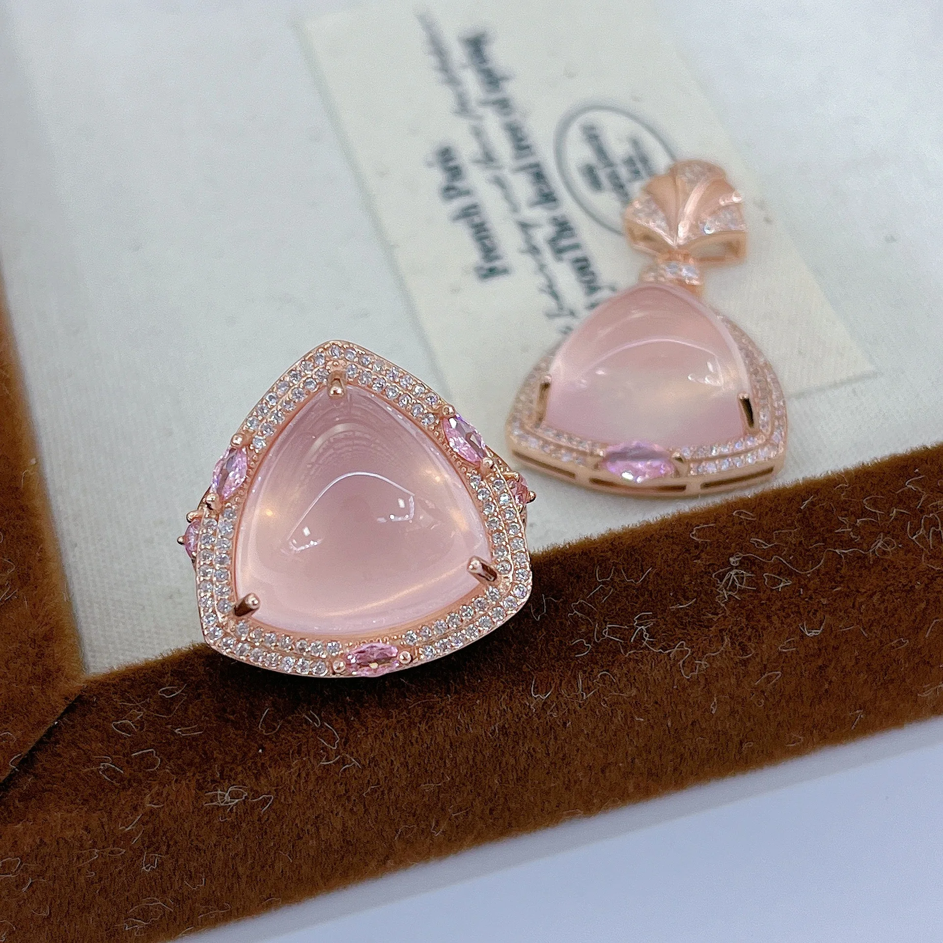 

Набор из серебра S925 с покрытием из розового золота, подвеска и кольцо с розовым кварцем, ювелирный подарок с кристаллами для женщин (без цепочки)