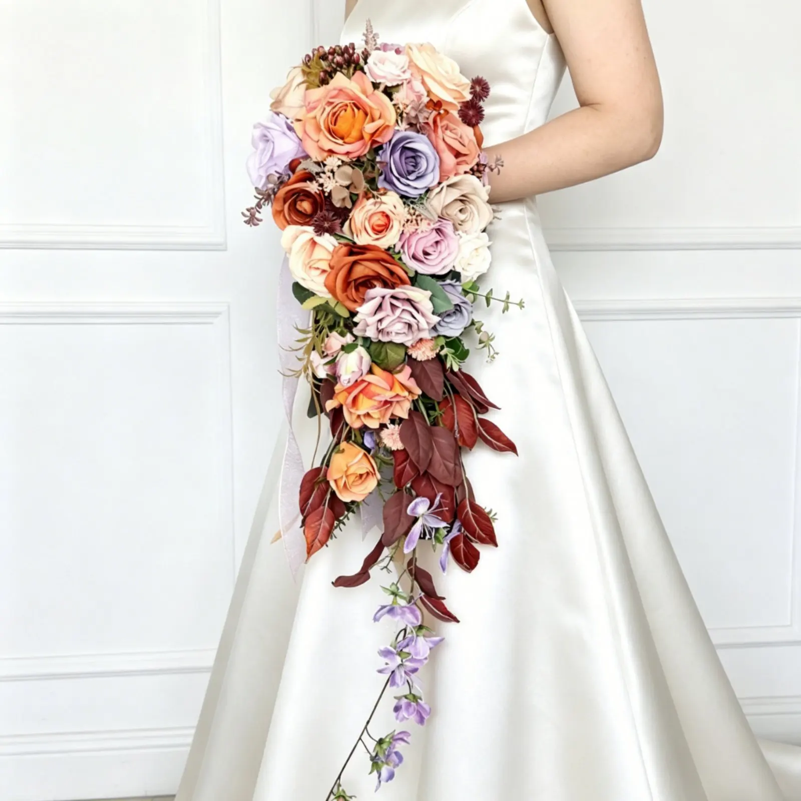 arreglo-floral-nupcial-en-cascada-de-larga-duracion-aspecto-realista-y-natural-para-novias