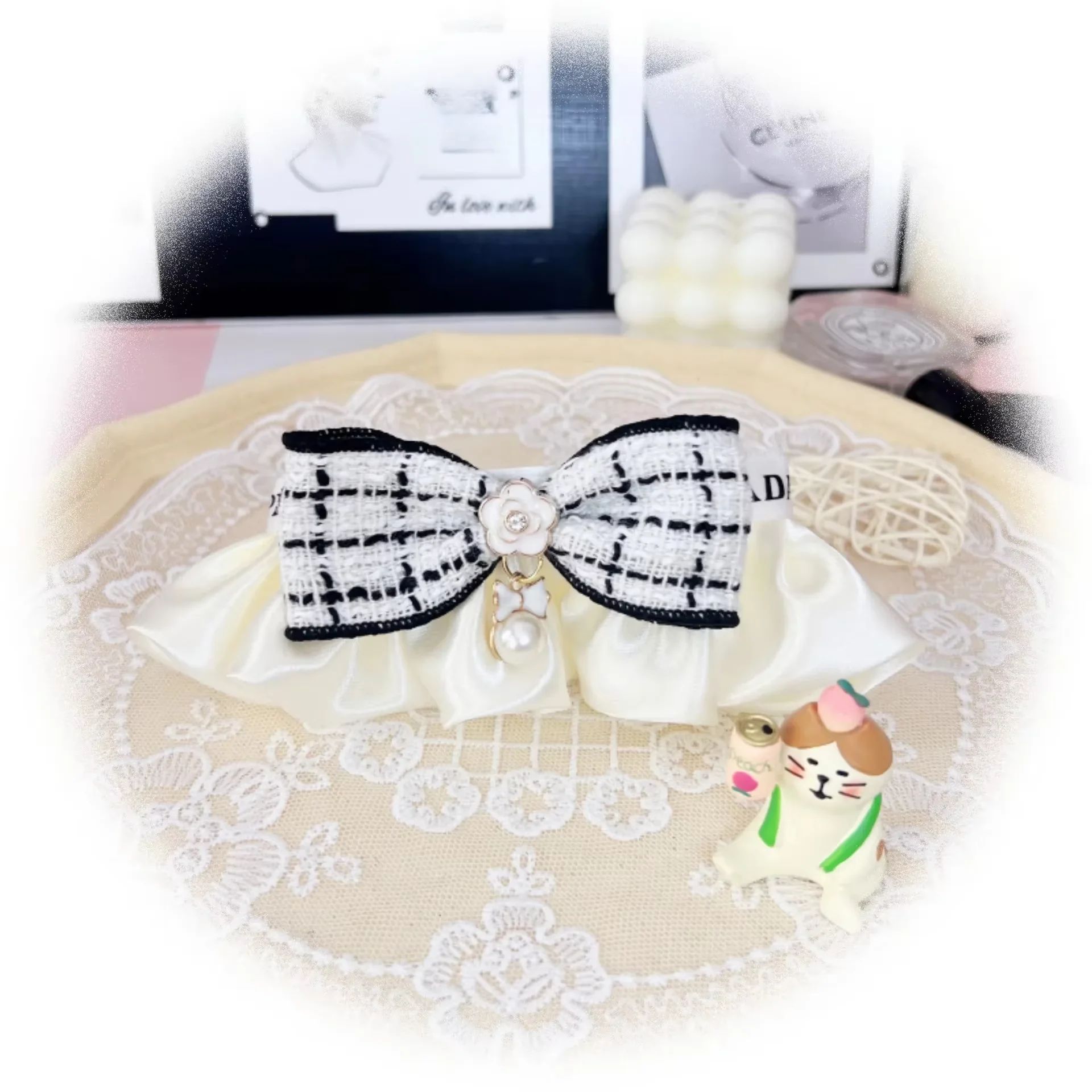 

1pc Pet Cat Bib White grid Beige Pet Scarf High quality handmade New Collar accesorios para gatos