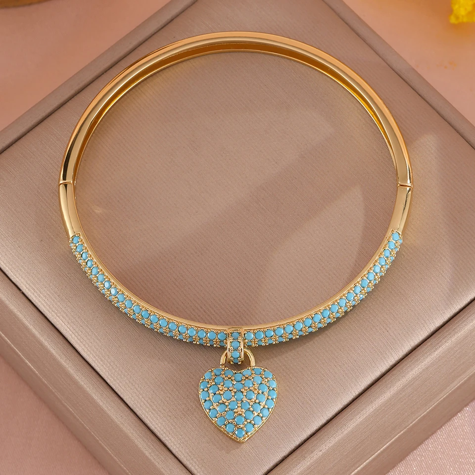 ZAKOL Boho-Armreif mit türkisfarbenem Herzanhänger für Damen, goldfarben, glänzender Zirkonia, Vintage, für den täglichen Gebrauch, Partys, Schmuck, Geschenk, modisches Accessoire. – Detail 3