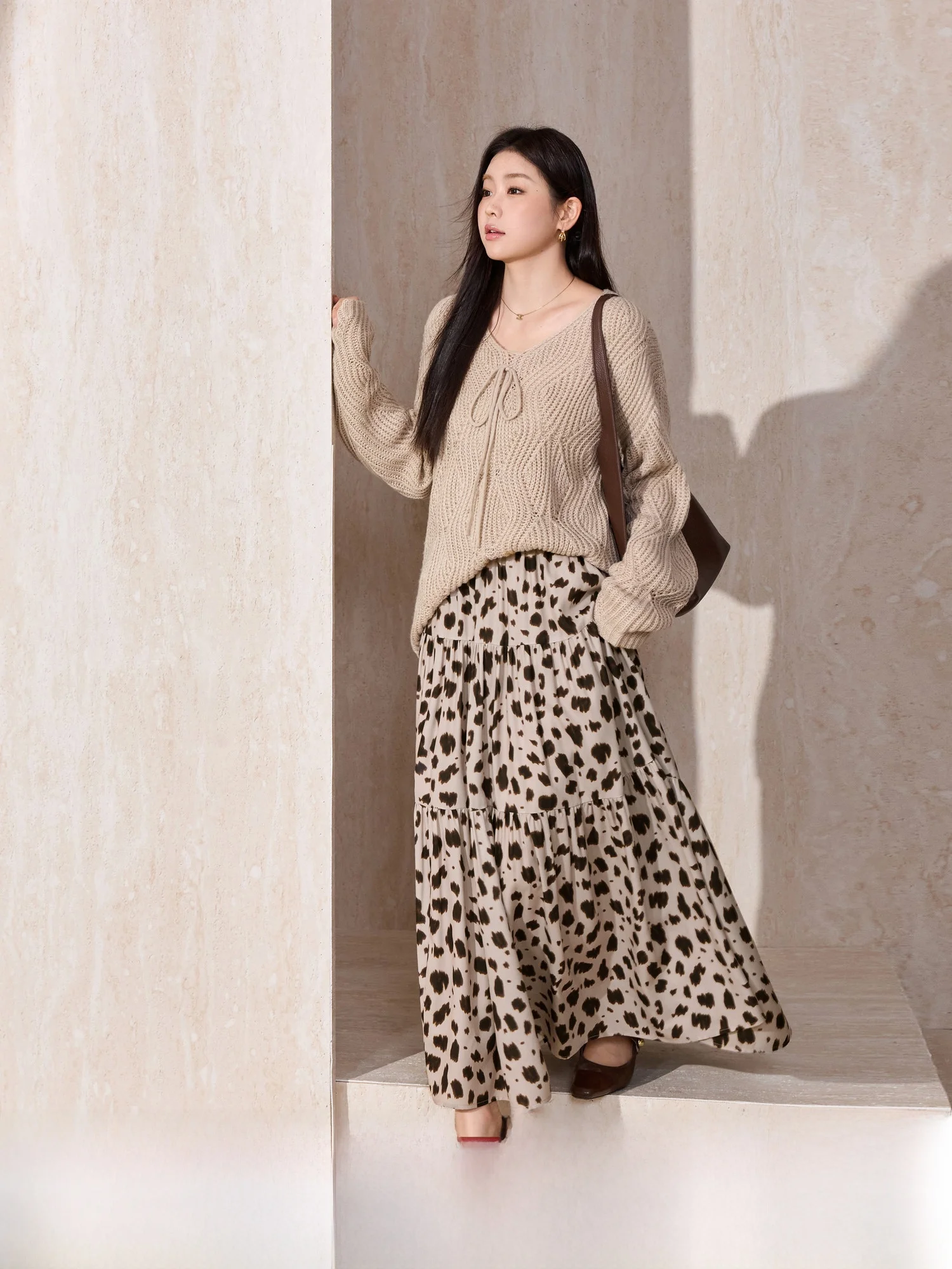 

Blue Language plus Size Women's Lazy V-Ne Hollow Loose Camere Sweater High Waist Slimming Leopard Print Skirt Set