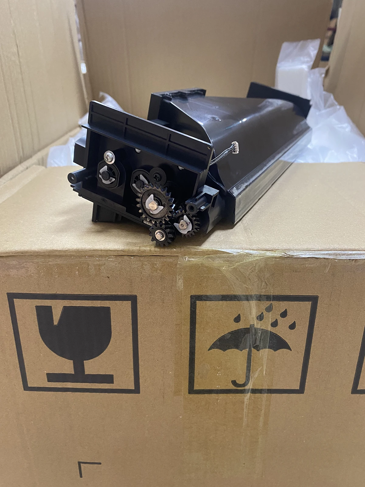 

90% оригинальный блок разработчика DV411 для Konica Minolta Bh223 Bh363 Bh283 Bh423 Блок обработки изображений Не содержит разработчик