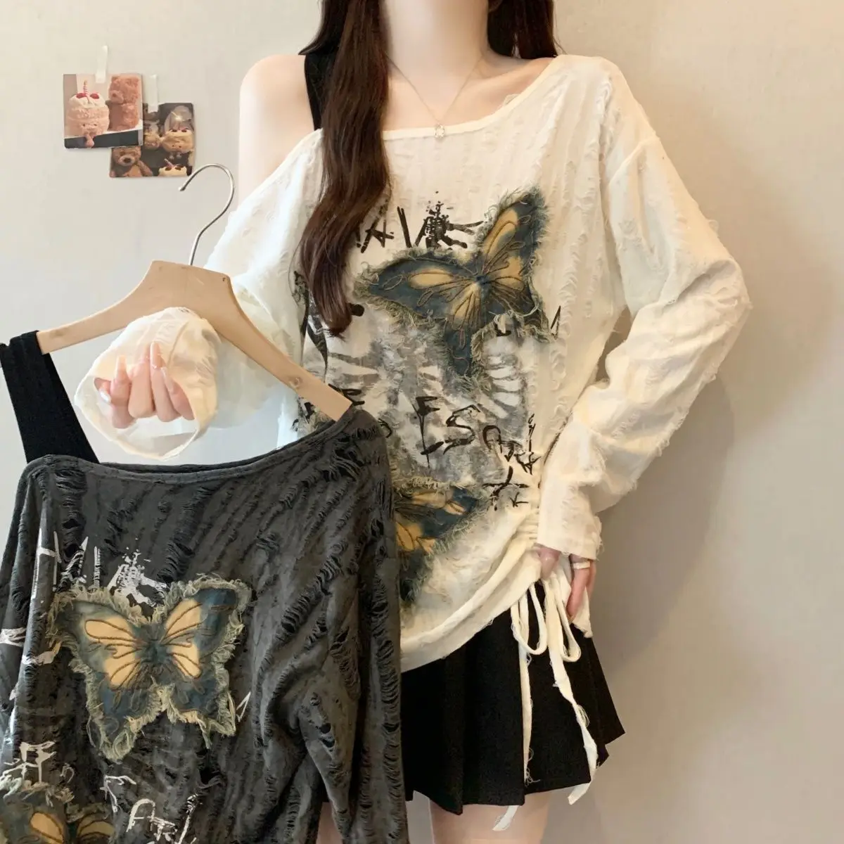 

Женская футболка с длинными рукавами и вырезом на плече в виде бабочки, новая модель для весны и осени, свободный крой, стройнящий силуэт, топ с асимметричным вырезом на плече.