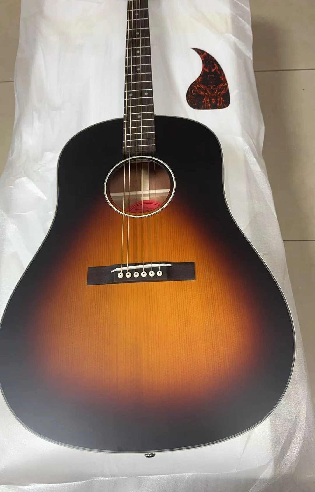 

Горячая новинка 2026: Акустическая гитара Sunburst 45 с ручной отделкой, историческое переиздание 1942 года, модель Banner