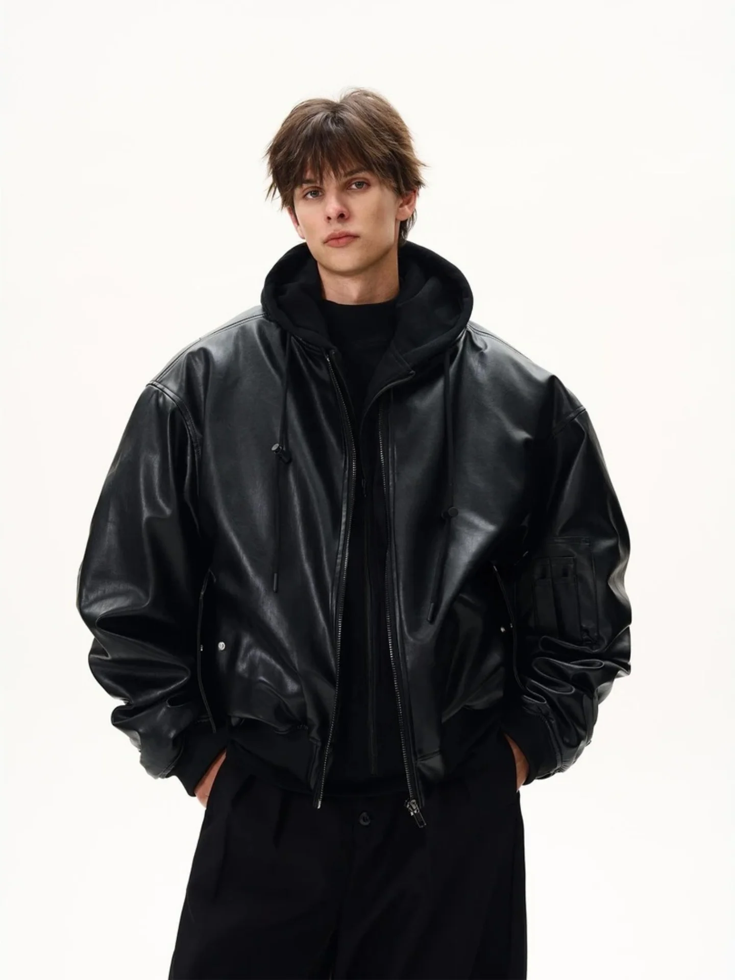 

Американская утепленная куртка-бомбер с капюшоном из искусственной кожи для мужчин, модная ретро-модель с комбинированным дизайном, теплая, на молнии