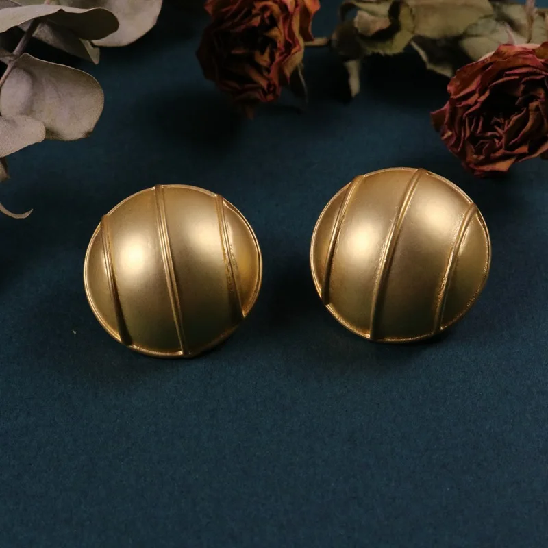 Vintage Fog Matte Metal Ball Round Stud Earrings Metal Lines Statement Accessories Hemispherical Jewelry for Women Temperament