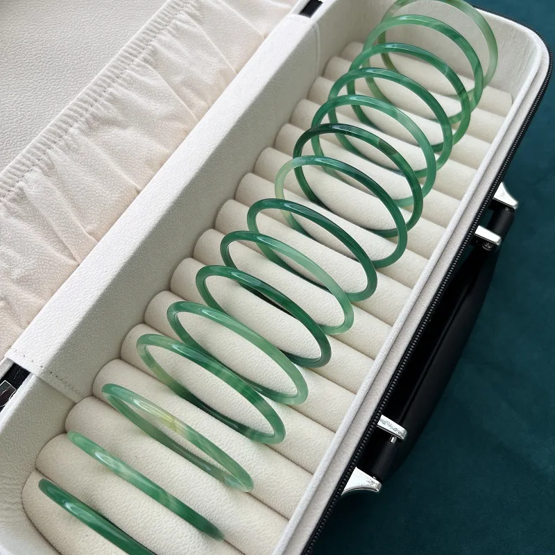 

Natural grass green agate jingle bracelet antique Hanfu girl fashion versatile model