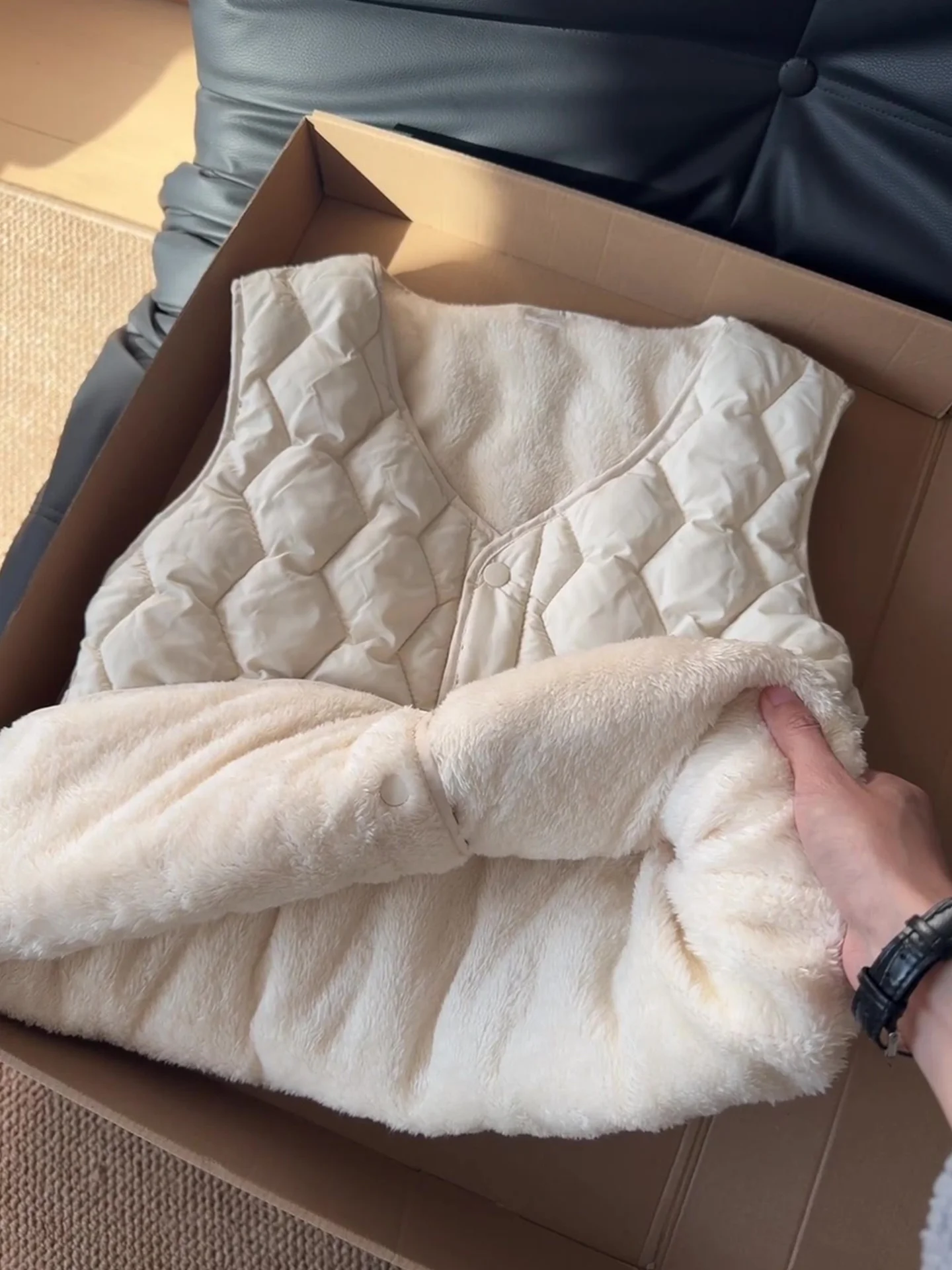 Chaleur couleur Pure Svel gilet superposition vêtements intérieurs coréen Sle 2025 hiver Faion trajet v-ne bouton unique poète Art