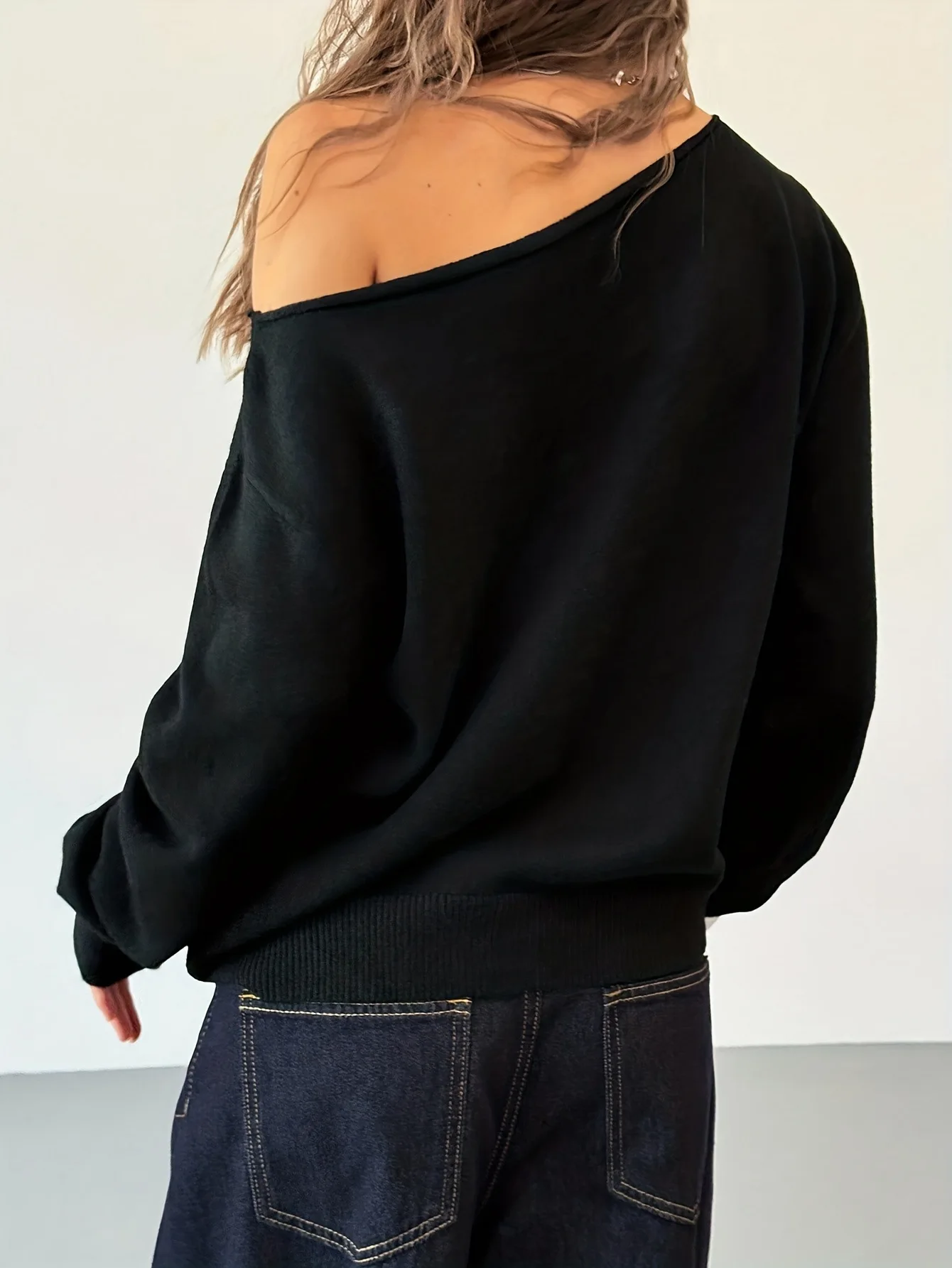 Women's Solid Color Pearl Decoration Chic Slanted Collar Off Shoulder Long Sleeved Loose Casual Fashionable Knitted Shirt New