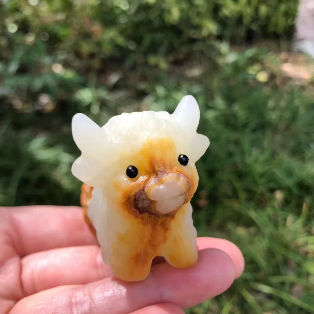 5.5cm Yellow Jade Highland Cow Figurine Hand Carved Gemstone Cow Statue, Reiki Healing Stone Animal Sculpture Desktop Decor Gift
