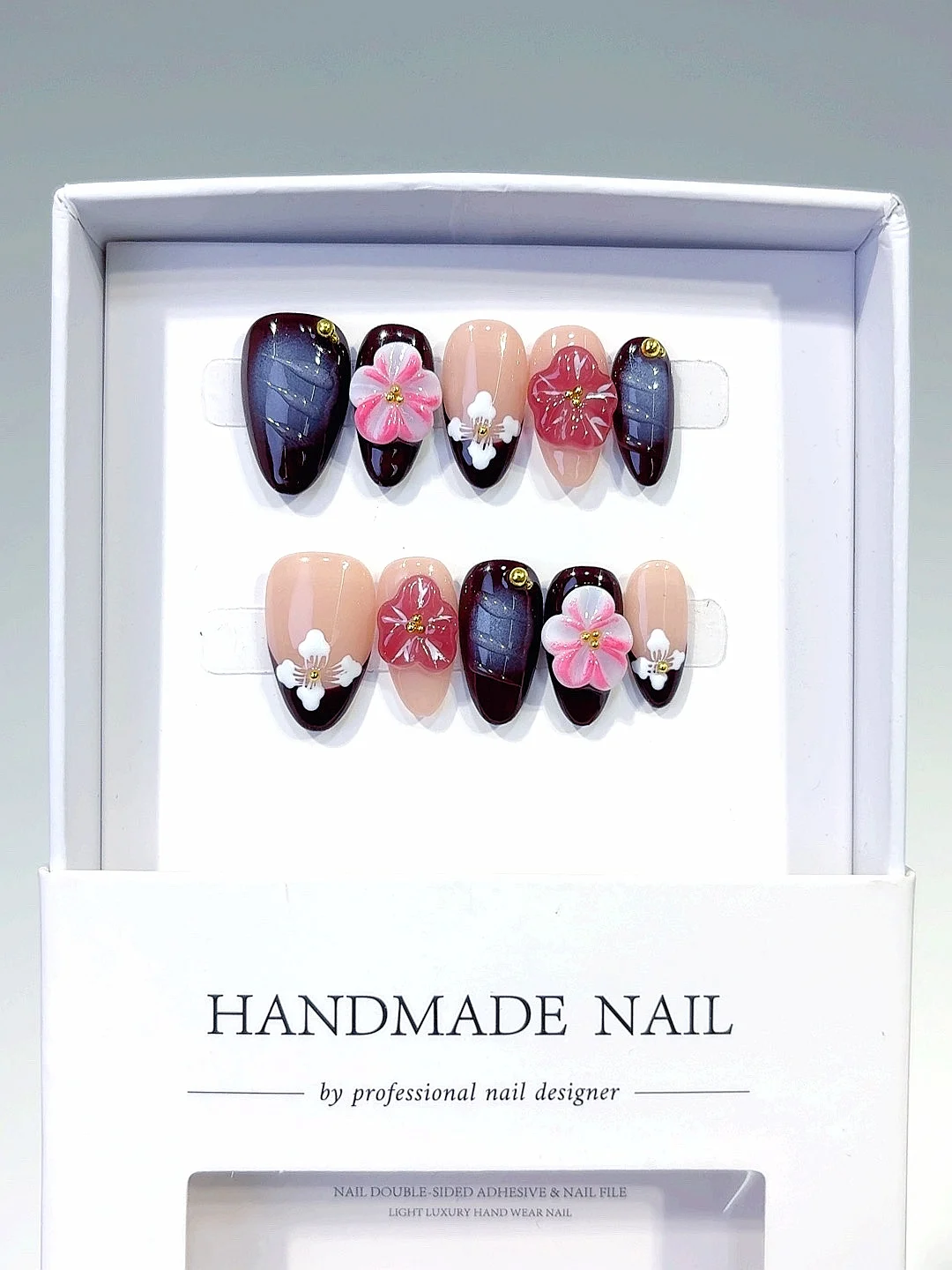 Prensa de almendras florales burdeos en las uñas (D302)