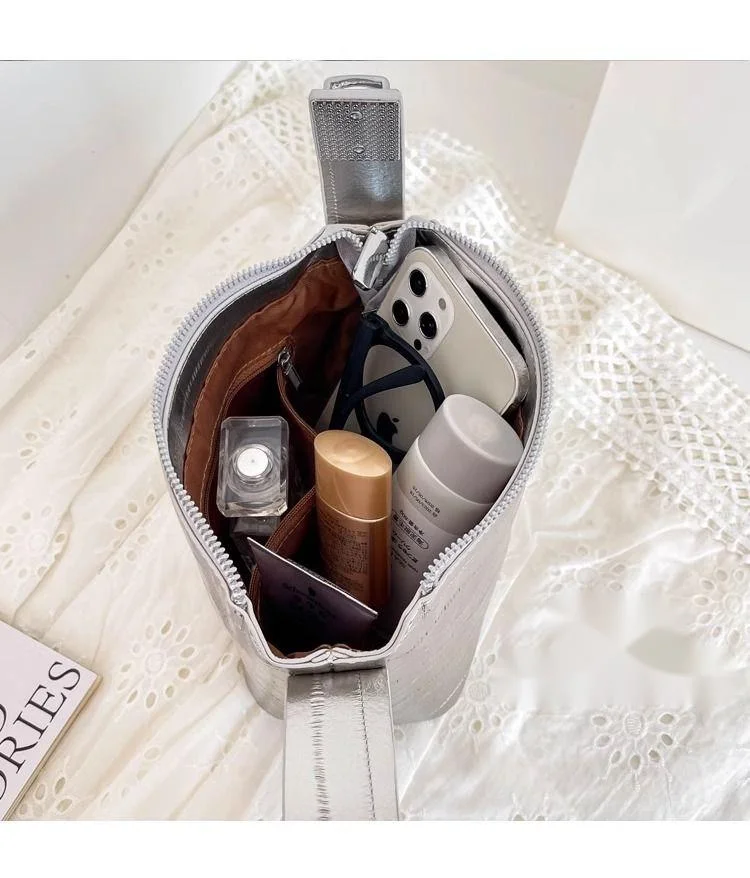 H7 Borsa a mano in argento da donna, nuova alla moda, alta bellezza, tracolla mini, borsa a secchiello popolare di quest'anno_voghion.com
