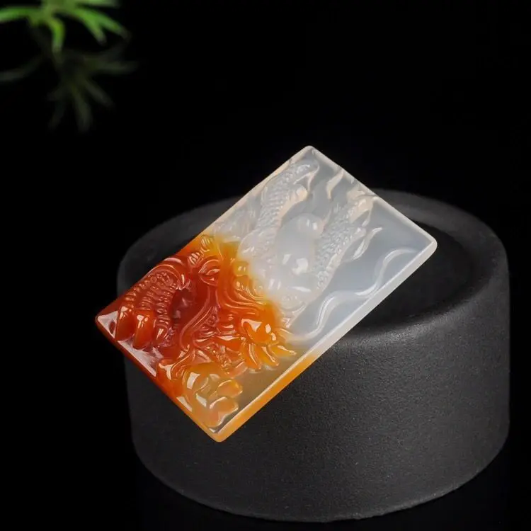 Natural Agate Ice Kind of Pretty Chalcedony Faucet Pendants for Men and Women Are Fashionable Pendants In The World.