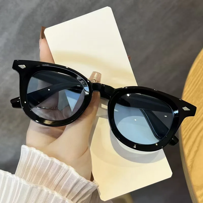 Retro Runde Männer Sonnenbrille Mode Klare Ozean Objektiv Shades UV400 Frauen Trend Nieten Gläser – Detail 2