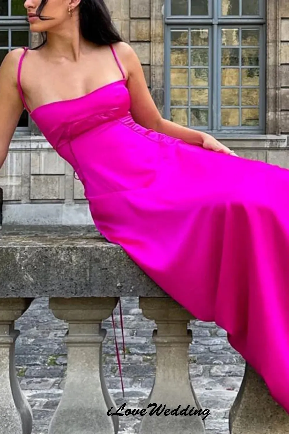 فساتين وصيفة العروس سوداء أنيقة للنساء من الساتان السباغيتي لحفلات الزفاف للنساء على شكل حرف a فستان سهرة بدون أكمام مخصص