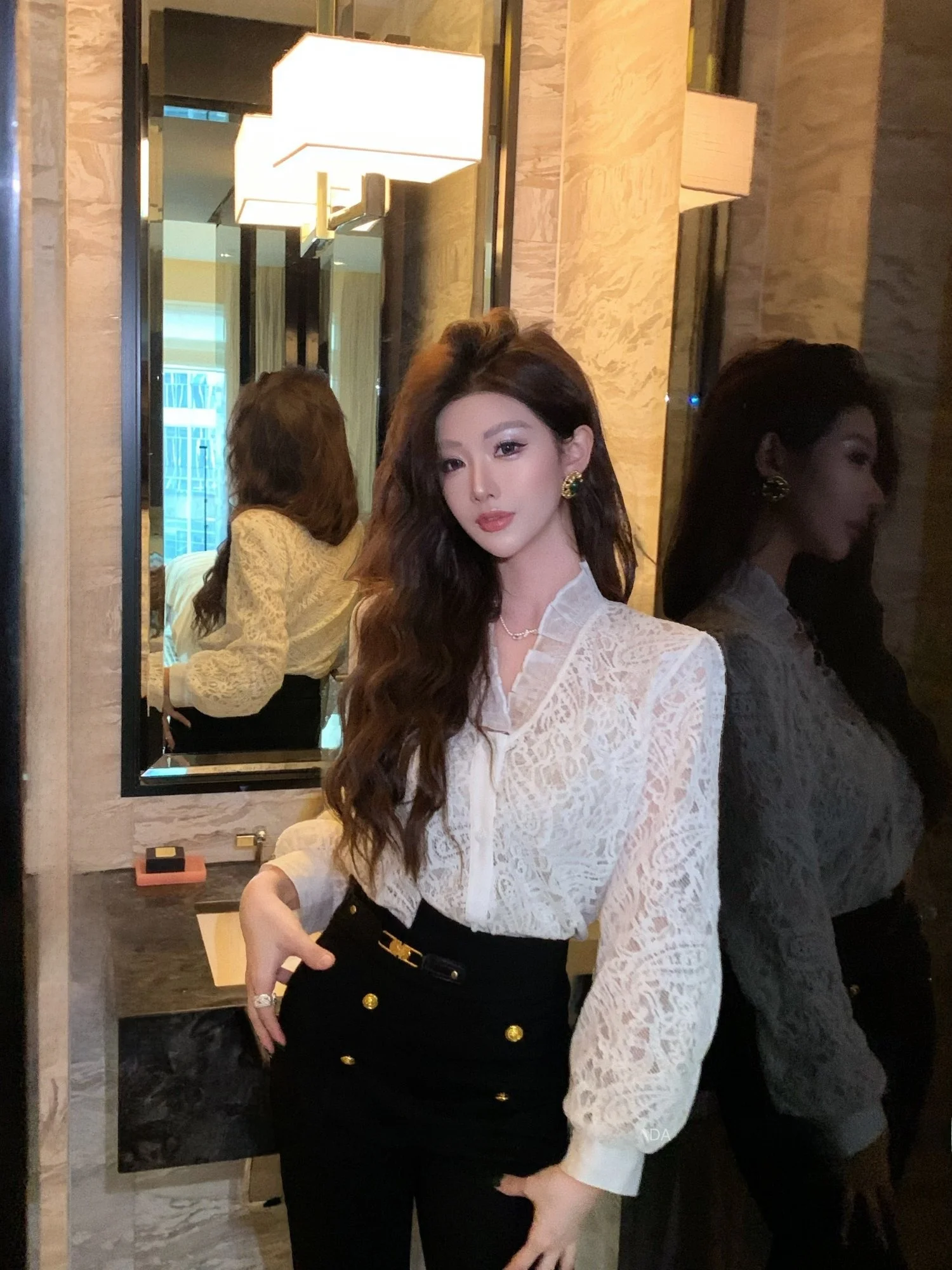 

Newdadada Unique Moonlight Lace Women's Shirt High-End Lightweight Sunscreen Top Breathable Casual Style Short Sleeve V-Neck