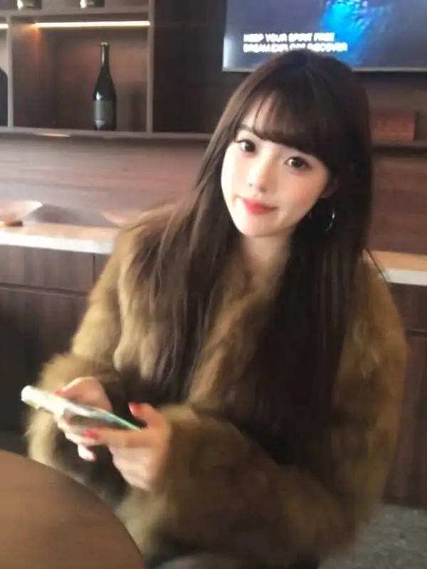 

Ретро-шуба женская свободного кроя, модная, уникальная, красивая, осенне-зимняя верхняя одежда, теплая, цветная, с V-образным вырезом и пуговицами...