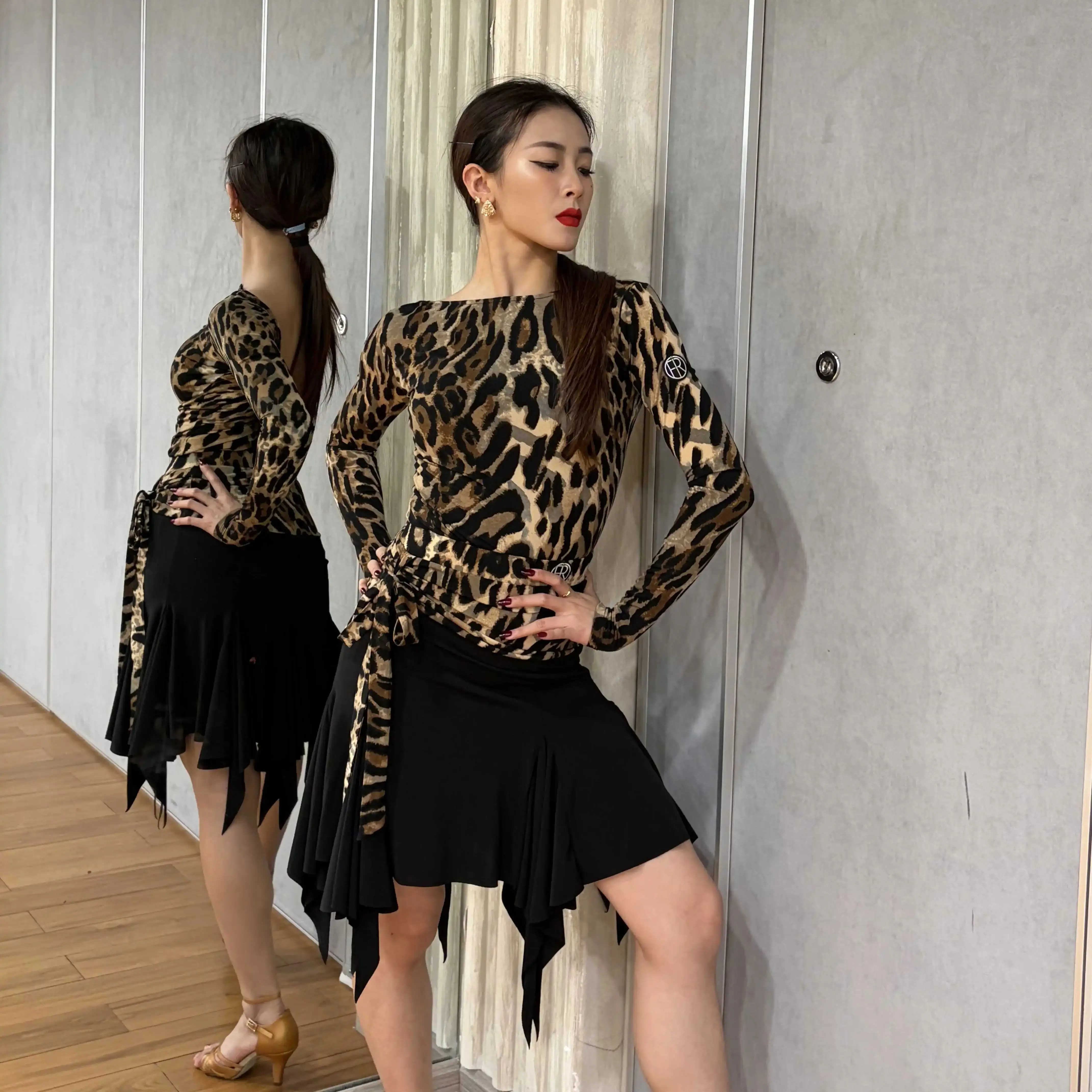 

Топ с леопардовым принтом и открытой спиной, юбка нестандартной формы, платье для латинских танцев, костюмы для выступлений, женская одежда для тренировок по самбе, DN22803