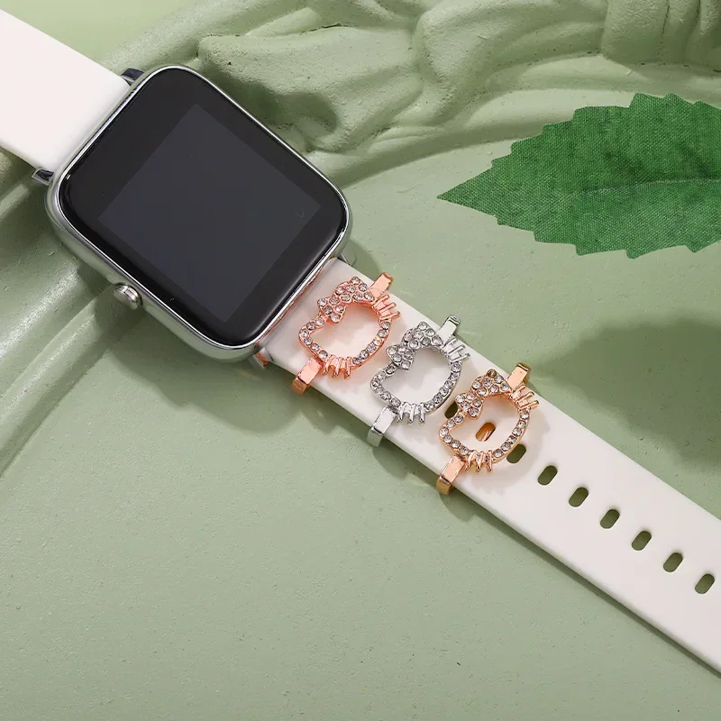 สายสายนาฬิกาโลหะ Hello Kitty สำหรับ Apple iWatch ตกแต่งแหวนสายซิลิโคนลายการ์ตูนสำหรับนาฬิกา Apple สายรัดกำไลข้อมือนุ่มมีเสน่ห์