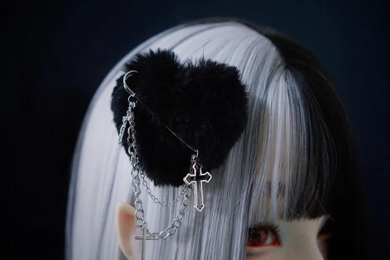 Original Gothic Lolita Plush Headwear หญิง Y2k Dark สีดำ Faux Fur Heart Hairpin โลหะ Headdress Punk Party อุปกรณ์เสริม