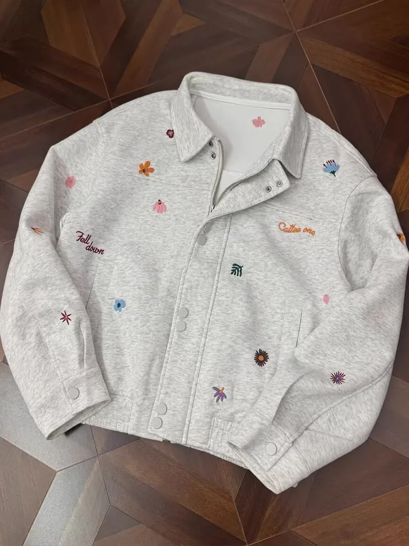 

Мужская куртка в стиле ретро с цветочной вышивкой, воротник-стойка, парная модель, осенняя новинка, свободный крой, удлиненный рукав