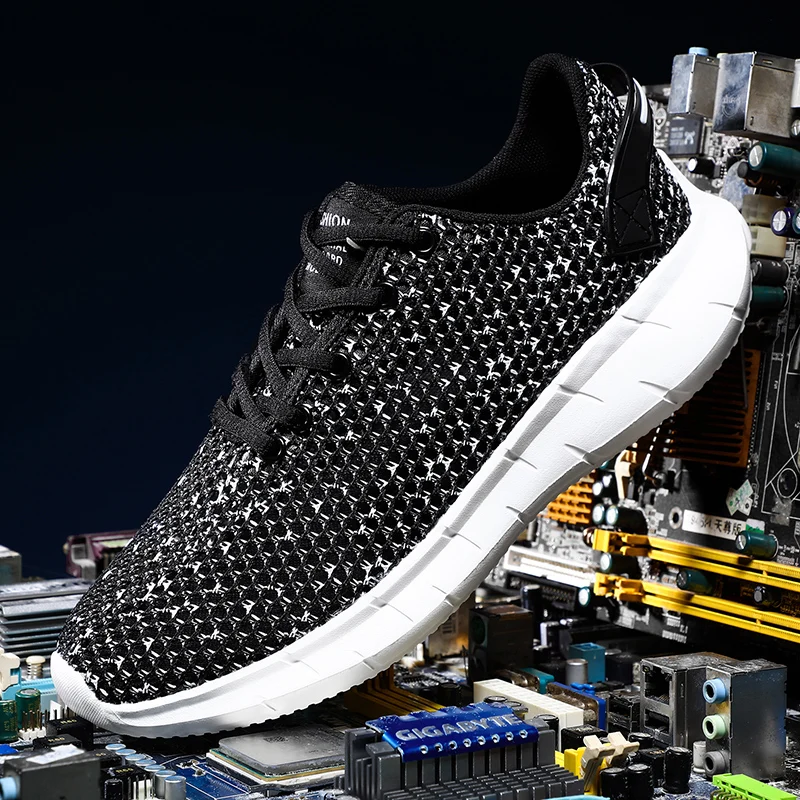 Men's Shoes Four Seasons New Plus Size Flying Weaving Lightweight Breathable Casual Sports Shoes Soft Sole Outdoor Running Shoes