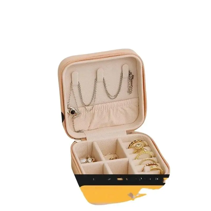 Tragbare Schmuckaufbewahrungsbox aus PU-Leder mit mehreren Fächern und weichem Innenfutter, ideal für Reisen und den täglichen Gebrauch, zum Aufbewahren von Ringen, Ohrringen und Halsketten. – Detail 5