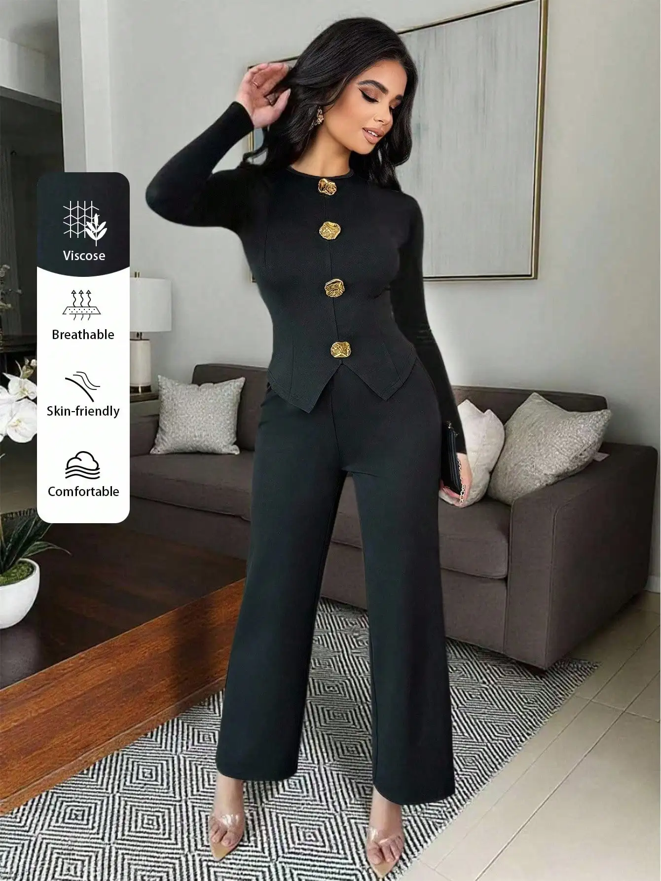 

Женский черный комплект с длинными рукавами и золотыми металлическими пуговицами