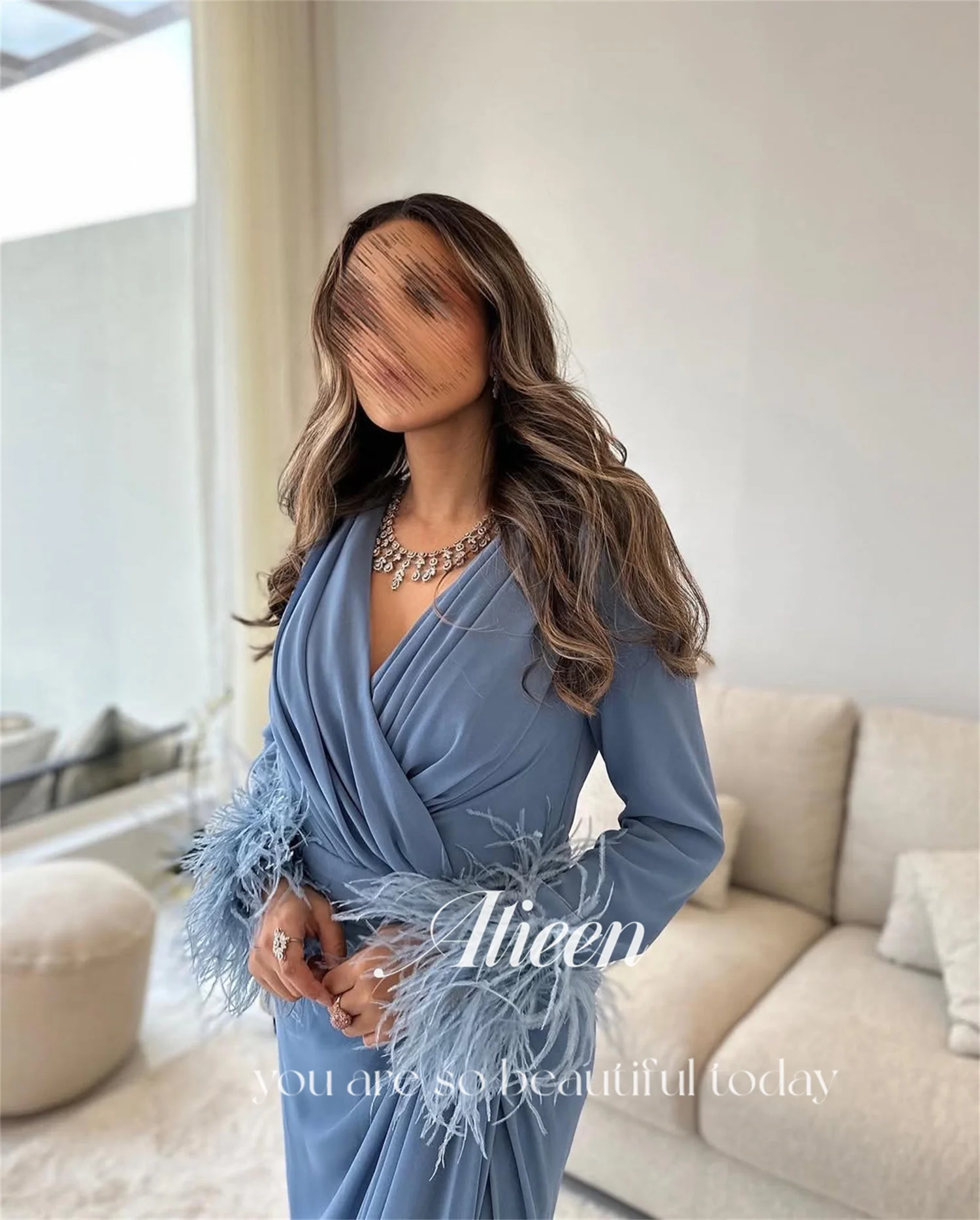 Aileen Vestidos De Festa Dubai فساتين سهرة فاخرة 2025 بأكمام طويلة ريشة فساتين سهرة أنيقة مخصصة للحفلات الراقصة مثير