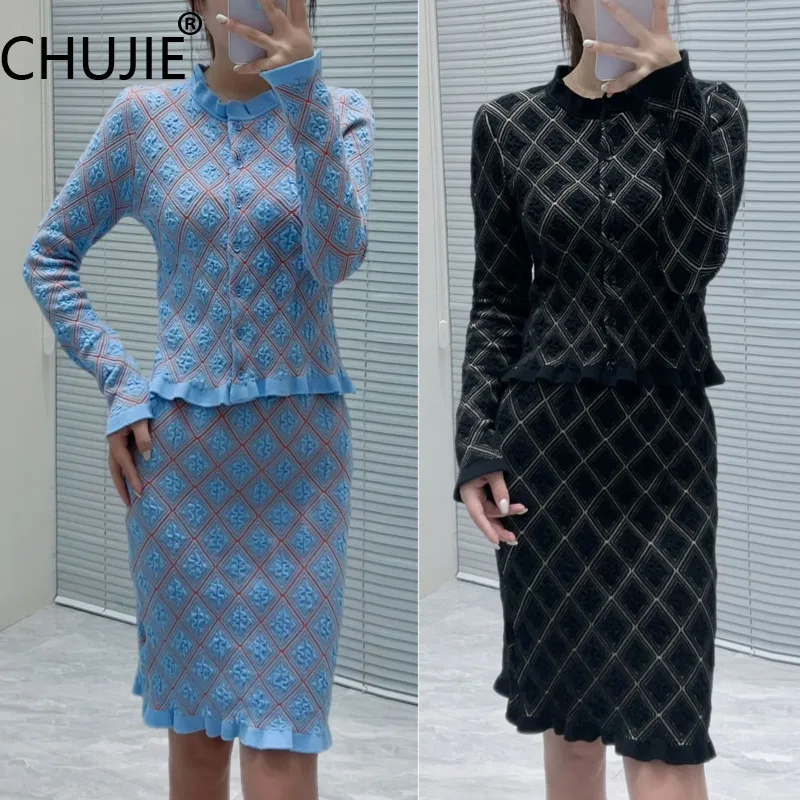 

CHUJIE 2025 Осенний комплект с цветными блоками в сетку, кардиган с рюшами и облегающая юбка, молодежный облегающий наряд из 2 предметов