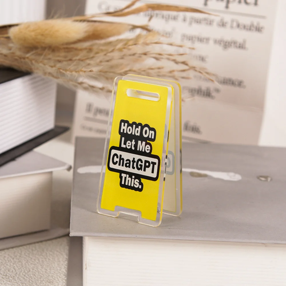 1 قطعة Hold On Let Me Chat GPT هذا مكتب أكريليك تسجيل ديكور مكتب مضحك مع شعار ChatGPT نص ملون هدية متينة على الطاولة