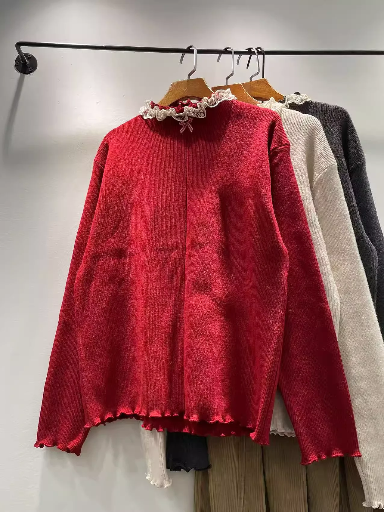 

2026 оригинальный красный рождественский свитер для женщин, трикотаж, осень-зима, японский стиль, воротник-стойка, бежевый, красный свитер, пуловер