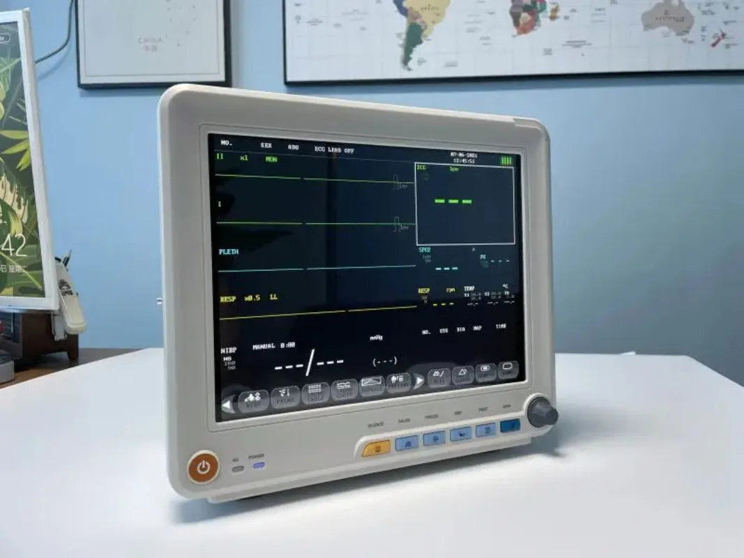 12-Animal hospital uses 12-inch touchscreen multi-parameter   veterinary