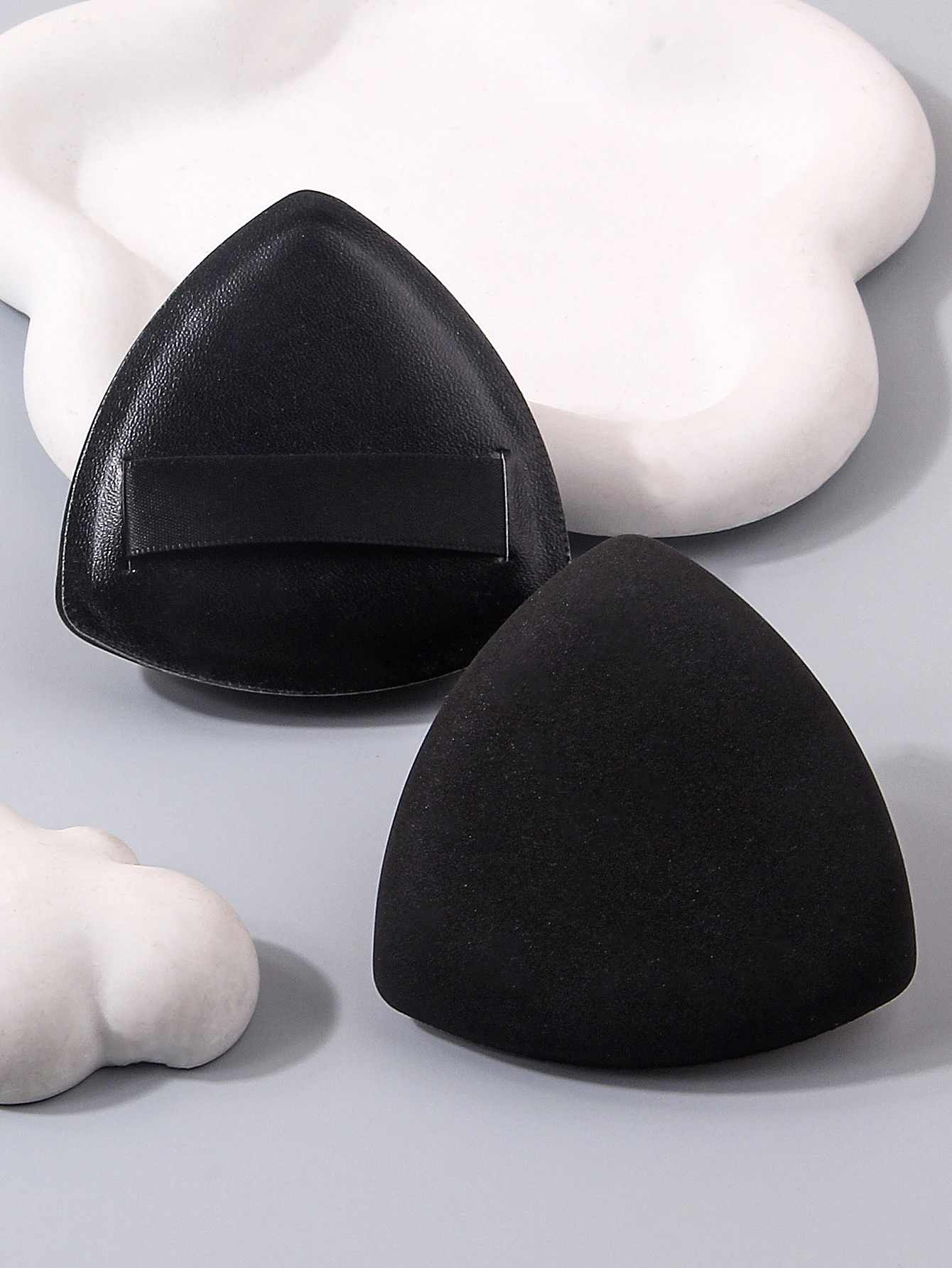 قطعتان من بودرة الخطمي على شكل أناناس أسود، ناعمة وناعمة، لا تتعرض لالتصاق المسحوق، أداة مكياج إسفنجية مثلثة #3