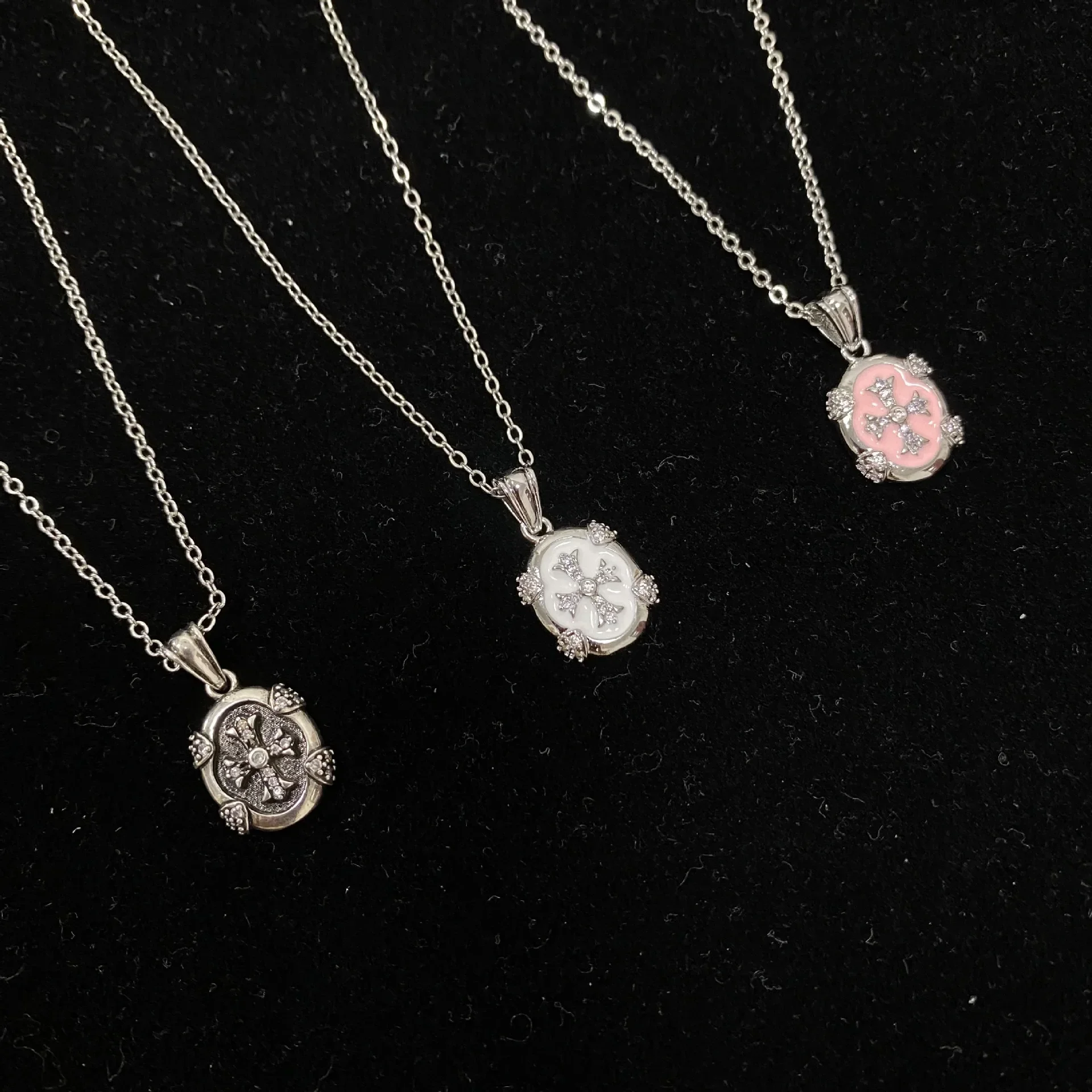 

MDL Moissa!ite Style Medieval Vintage Niche Design Cross Pendant 18k Drip Enamel Micro Zirconia Diamonds Pendant