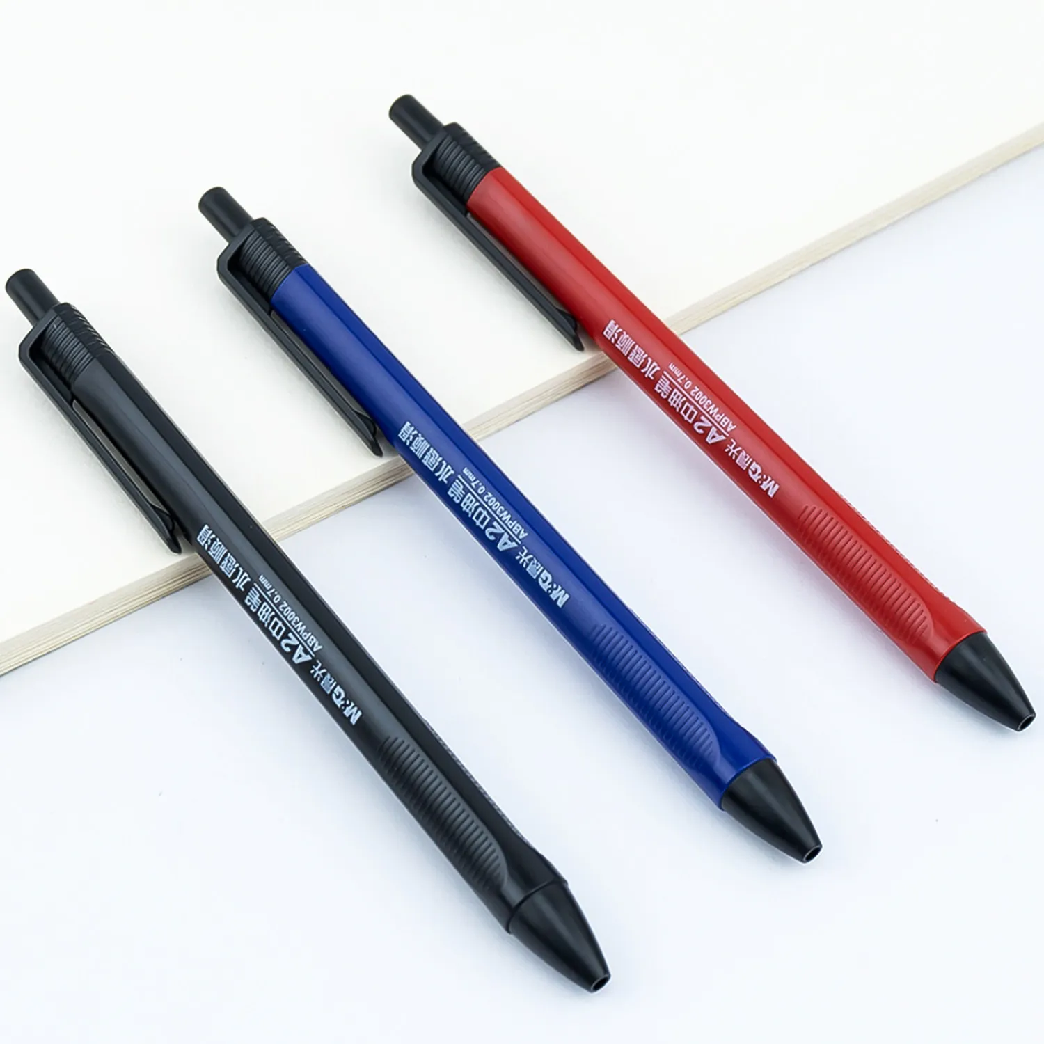 M&G A2 Oil‑Based Ballpoint Pen W3002 0.7mm Semi‑Needle Tip Retractable Ballpoint Pen Smooth Writing Office Signature Atomic Pen