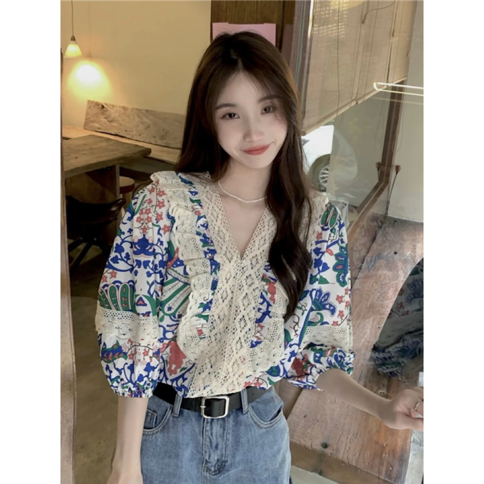 

Retro V-neck Floral Lace Splice Loose Shirt Spring Summer New Design Sensation Women's Casual Bubble Sleeve Blouse