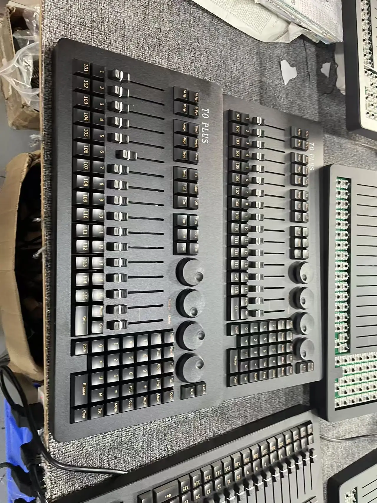 Portable DMX Mini MA2 Command Stage Lighting Controller with 28 Buttons 8 Faders 4 Encoder-for Fresnel Lights Configuration