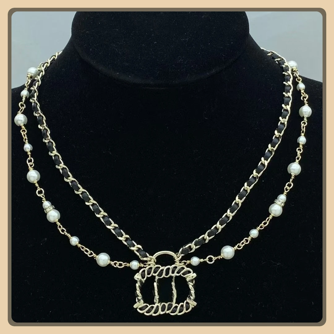 

Pearl Necklace for Women 2025 New Style Collarbone Chain with High-end Temperament Choker Necklace Accessories
