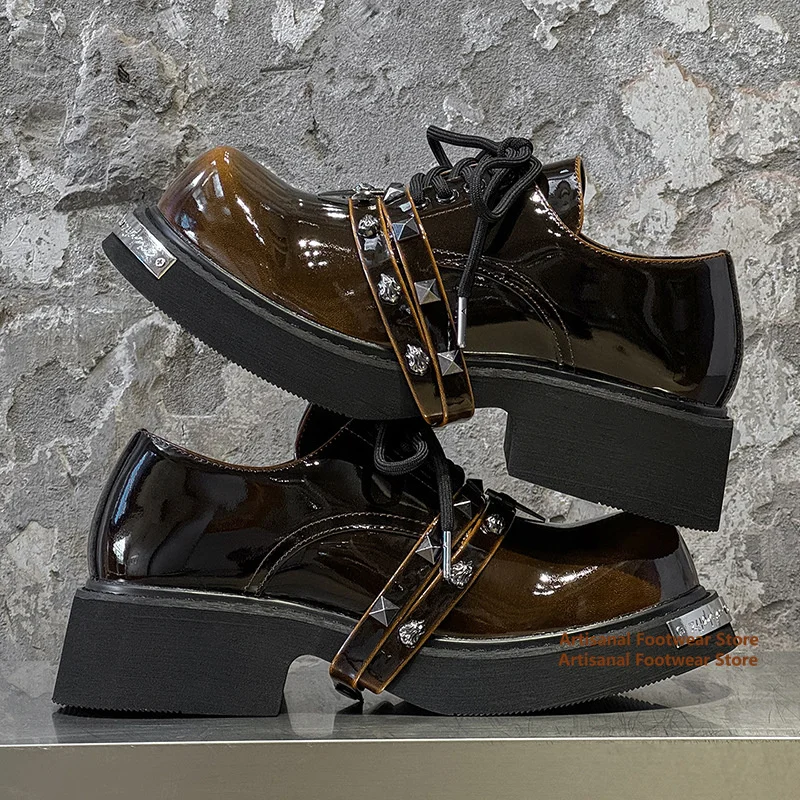 Gradient Brown Black Patent Leather Lace Up Derby Shoes Stud Rivet Cross Metal Chunky Thick Sole Shoes Trendy Men's Shoes