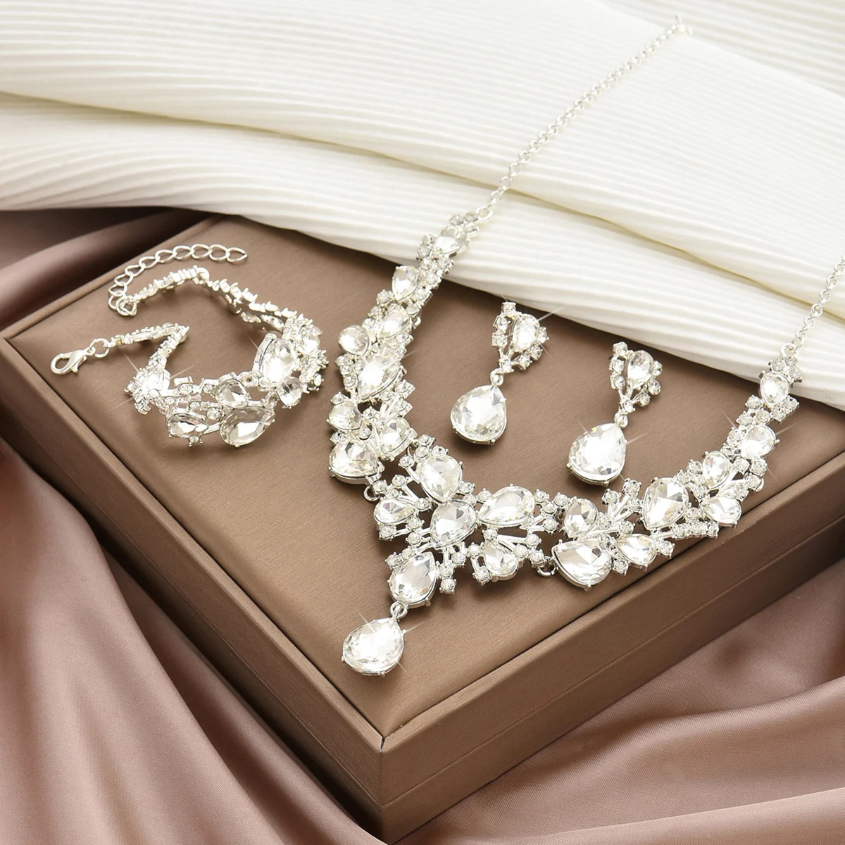 Cross Border Alloy Droplet Studded Diamond Rich Bride Necklace Two-Piece Set with New Rhinestone Necklace Suitable for Wedding