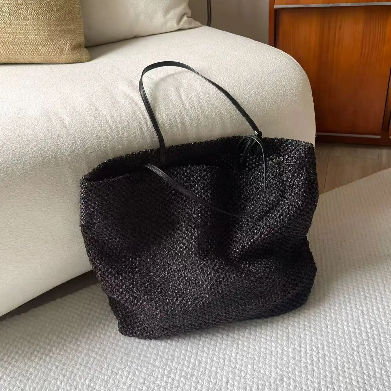 

2026 spring and summer Korean minority woven hollow bucket tote bag leisure vacation large-capacity commuter computer bag