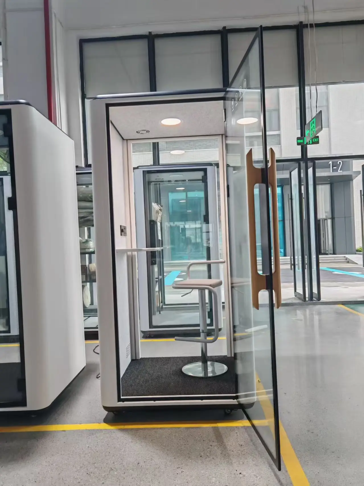 Portable Acoustic Privacy Booth Single Person Sound Isolation Cabin Easy Assemble Indoor Office Call Pod For Co-working Space