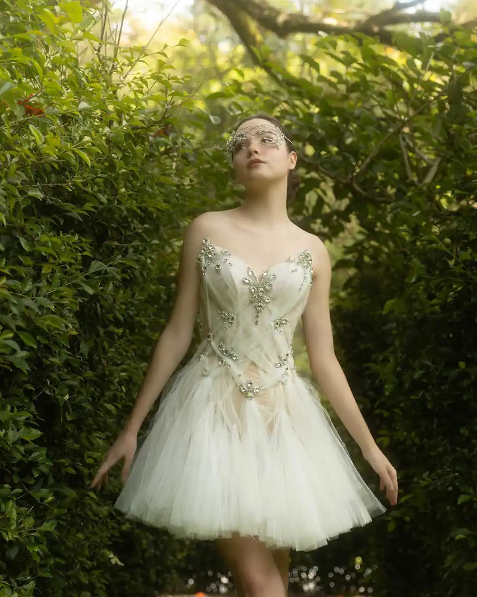 فساتين زفاف أنيقة على شكل حرف V على شكل حرف V فساتين زفاف عتيقة بدون حمالات مخصصة فوق الركبة طول رداء صغير De Mariée