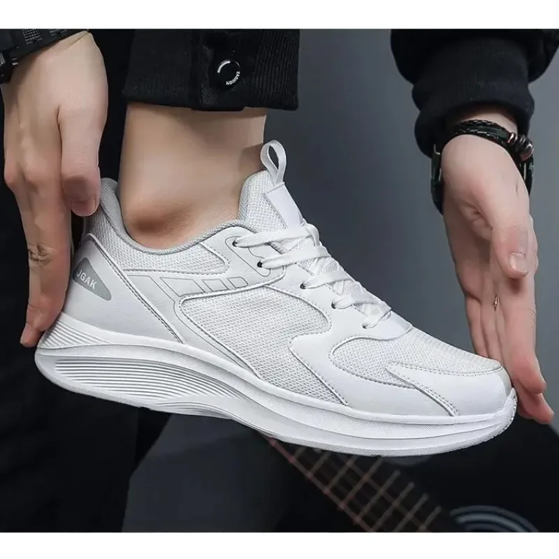 

Мужская повседневная спортивная обувь. Простая, мягкая, дышащая, с лоскутной сеткой и нескользящими кроссовками на плоской подошве в тон.