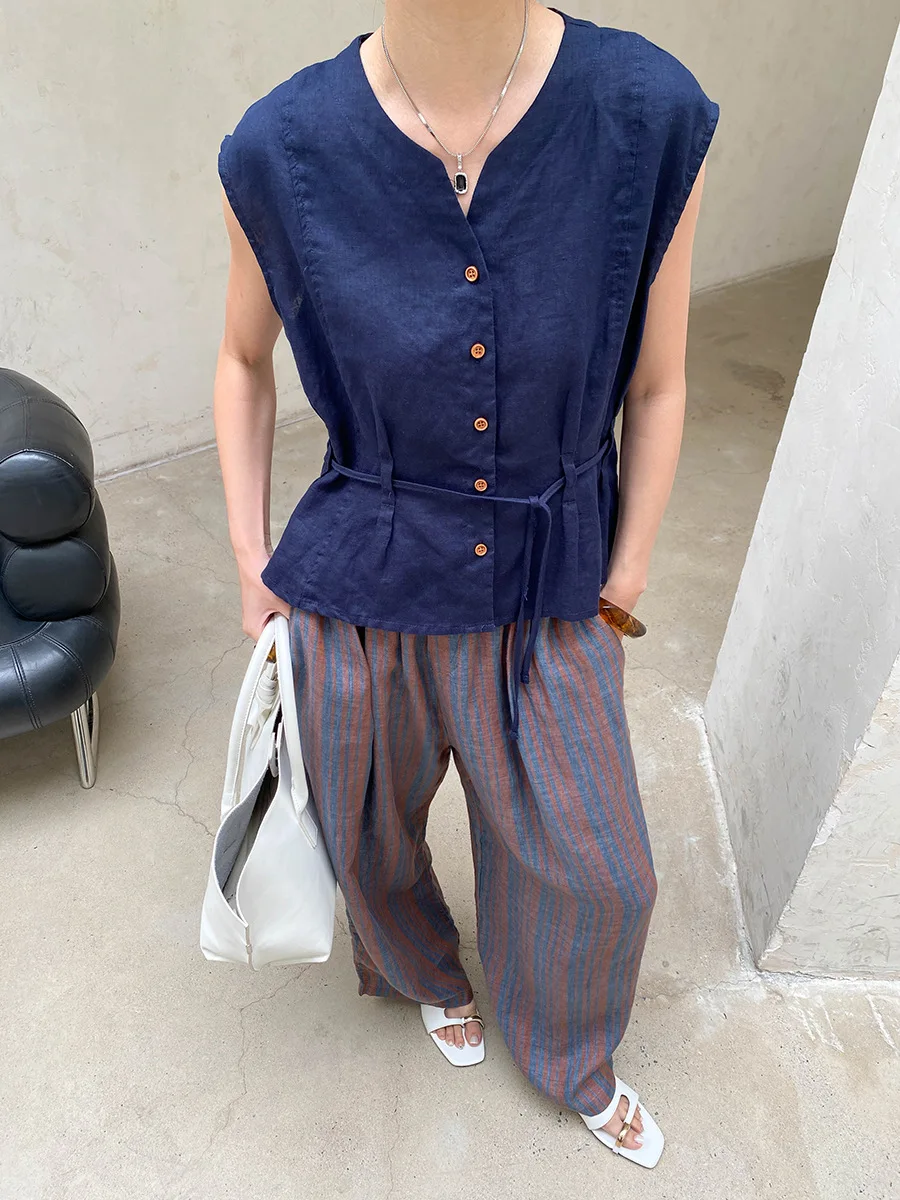 Sommerliche Damen-Weste in einfarbigem Design mit V-Ausschnitt, Taillengürtel und schlankmachendem, ärmellosem Design – Detail 13